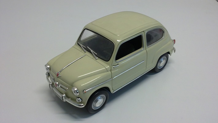 Solido 1/18 Seat 600D 1966